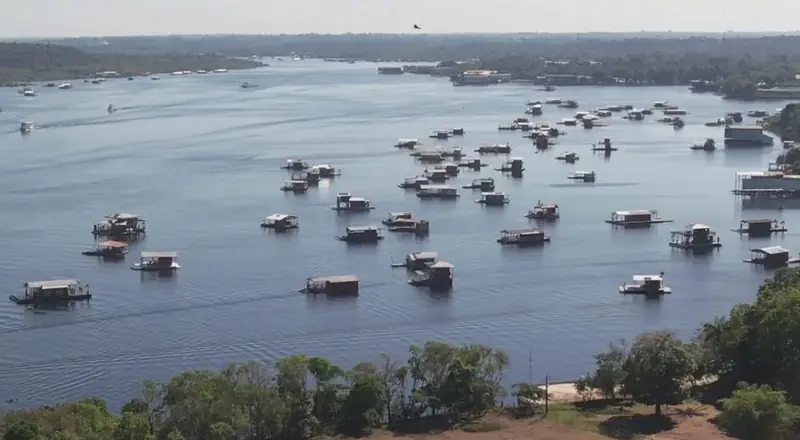 Justiça suspende retirada de flutuantes no Tarumã para diálogo comunitário