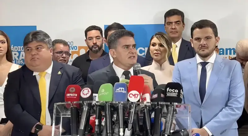 David Almeida oficializa saída da Prefeitura e passa liderança a Renato Junior