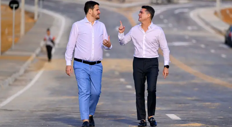 Prefeito David Almeida entrega nova via na zona Norte para melhorar tráfego