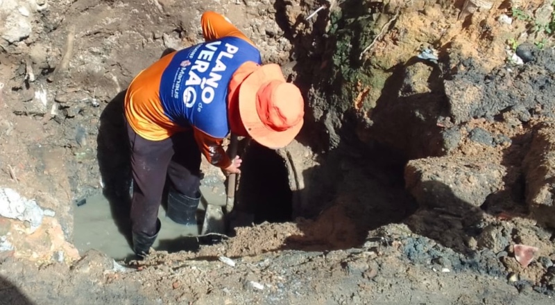 Prefeitura de Manaus realiza reparos em drenagem no Armando Mendes