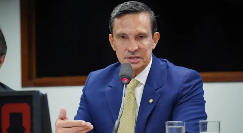 Processo por corrupção contra o deputado Sidney Leite é suspenso