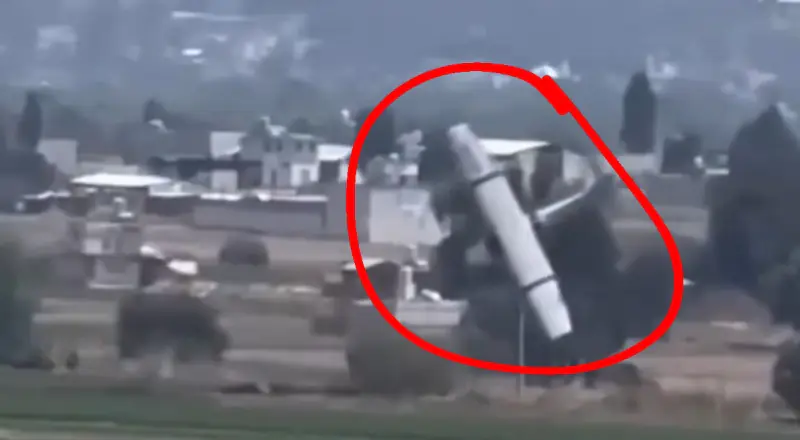 Avião de pequeno porte cai no México e deixa quatro mortos, vídeo disponível