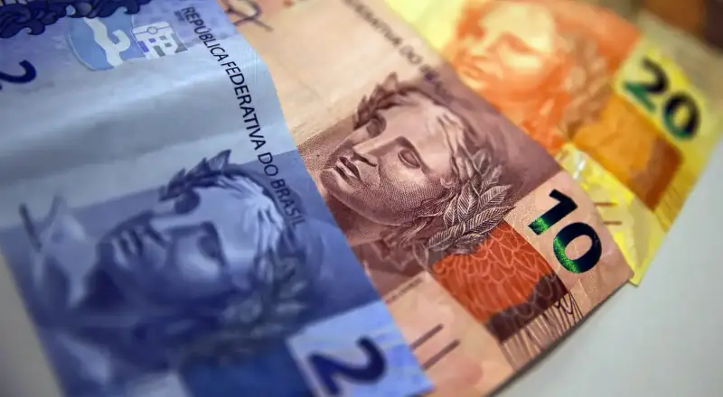 Aposentados e pensionistas do INSS começam a receber 13º em 2023