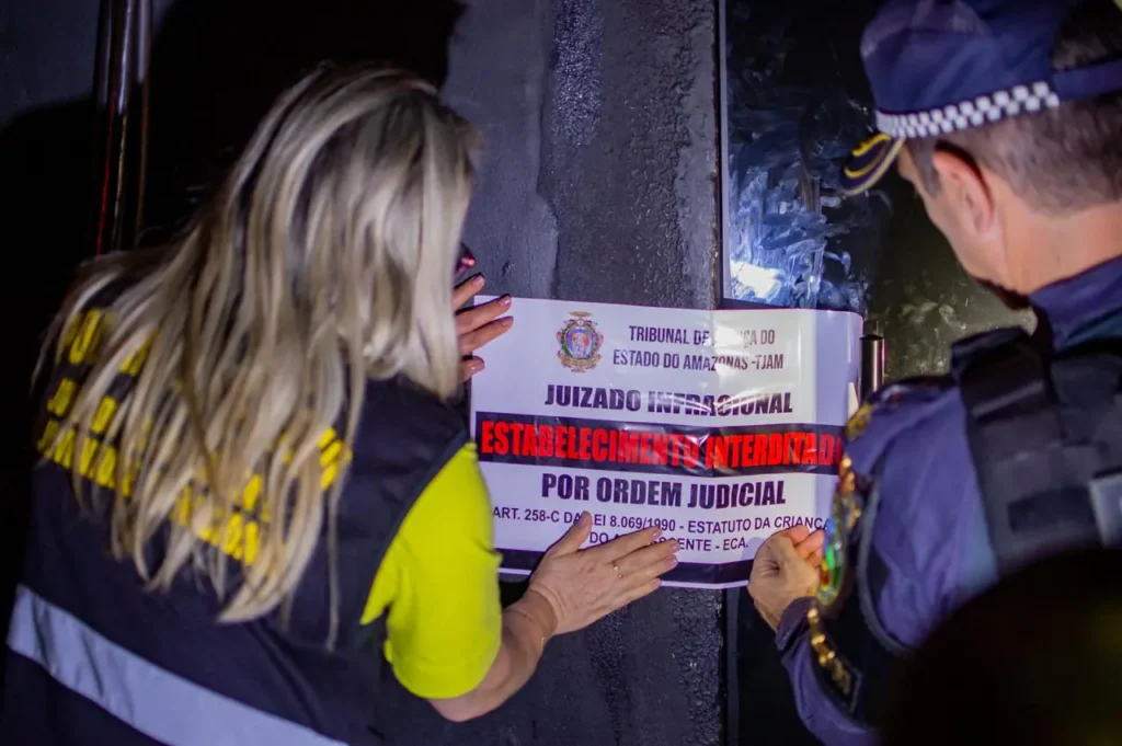 Adega é interditada, bares fecham por venda a adolescente em Manaus