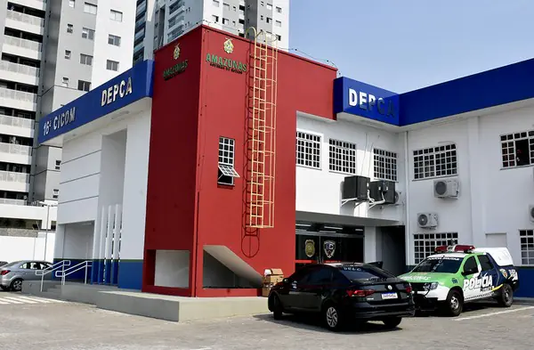 Homem é preso acusado de estuprar enteada em Manaus com provas.