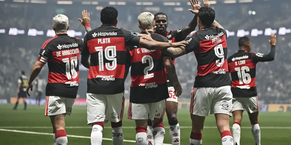 Flamengo goleia Atlético-MG fora de casa e avança no Brasileirão