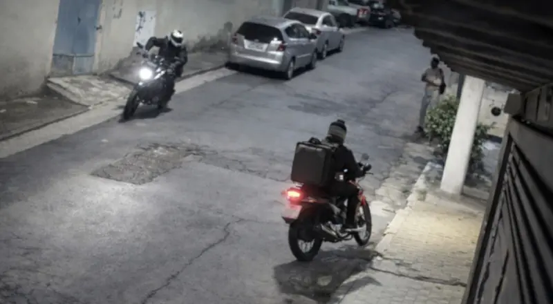 Mulher armada 'cancela CPF' de bandidos em ação de vigilância