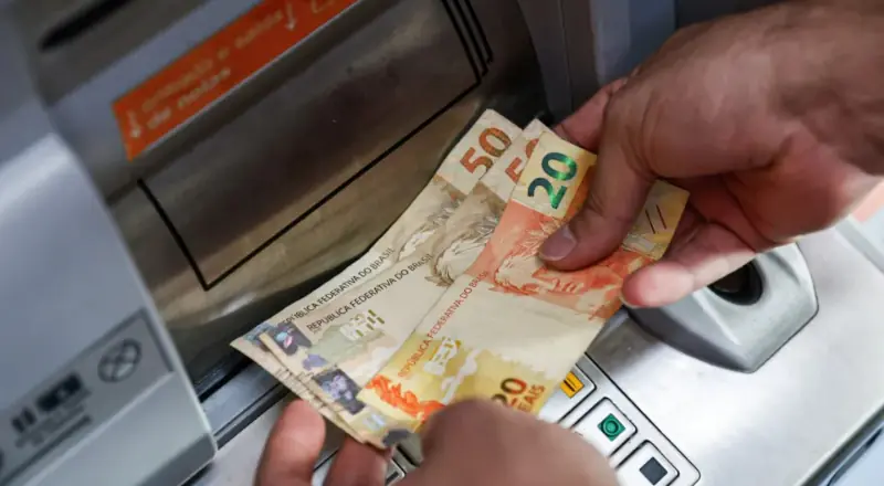 Real é a moeda que mais valoriza em 2026: entenda o impacto.