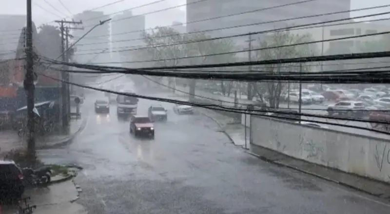 Chuva intensa coloca Manaus em alerta para alagamentos nesta quarta-feira