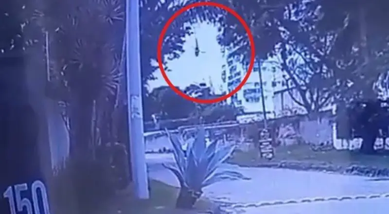 Novas imagens mostram momento em que helicóptero despenca com drama