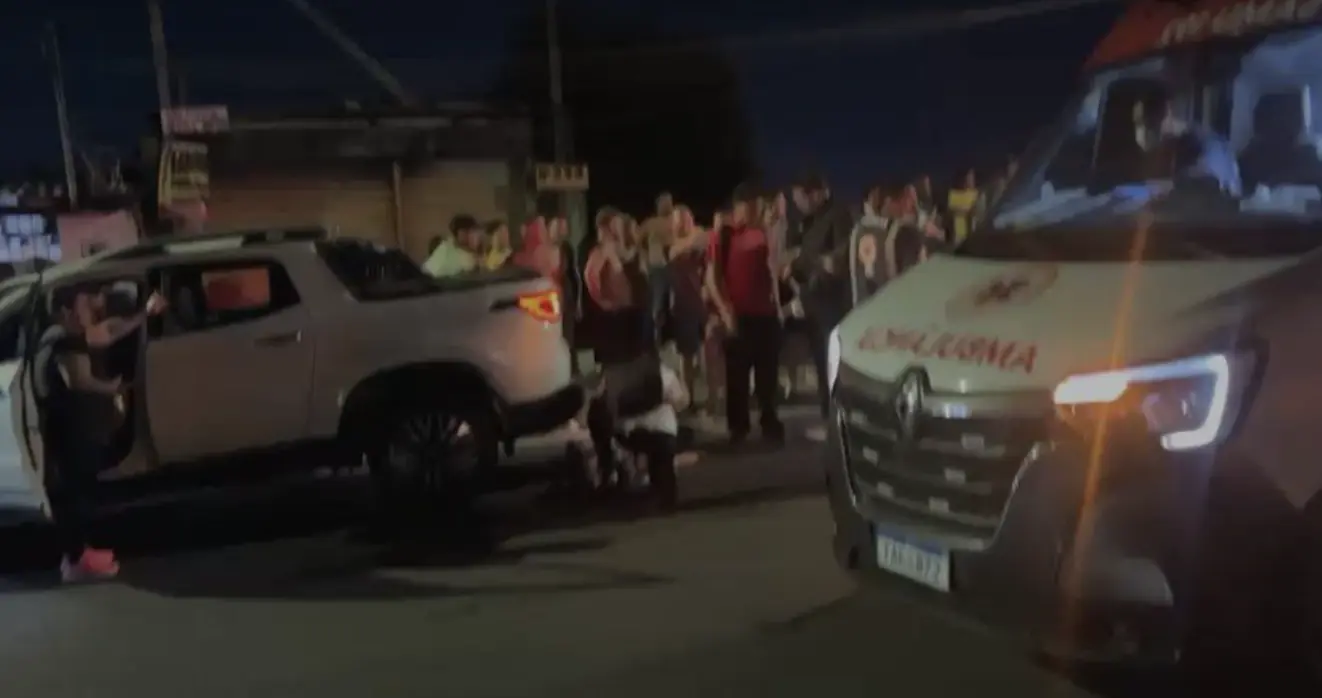 Carro desgovernado atinge quatro pessoas e deixa feridos em Manaus