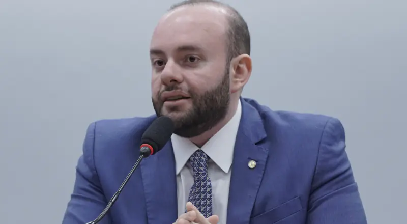Fausto Jr. é coautor de PEC que reduz IPVA para motoristas.