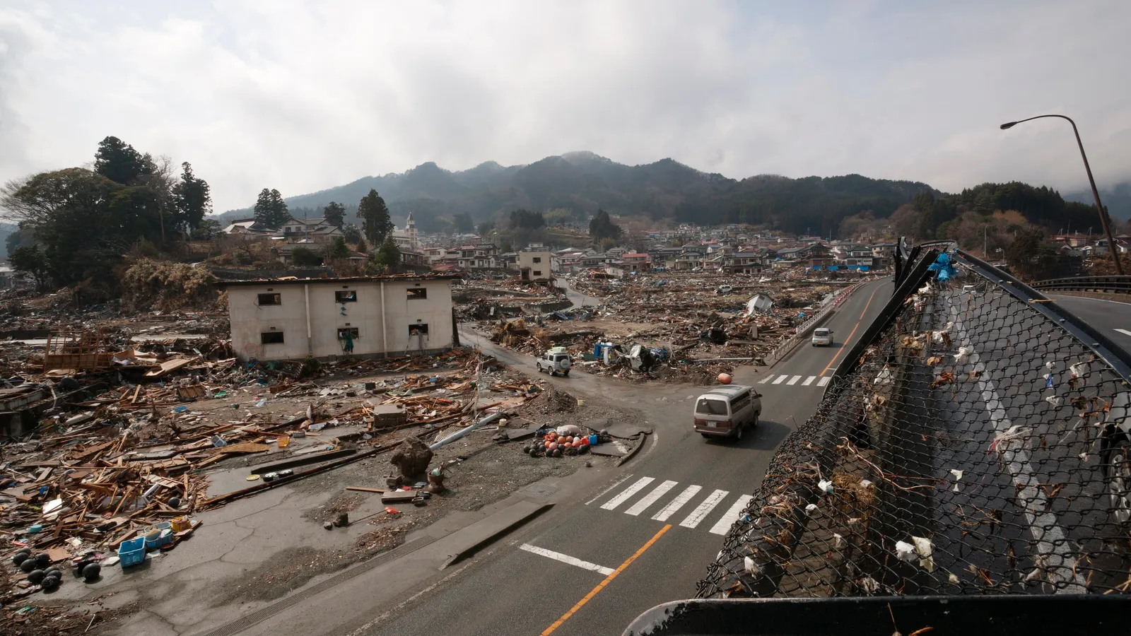 Terremoto atinge o Japão: danos significativos e alerta de tsunami
