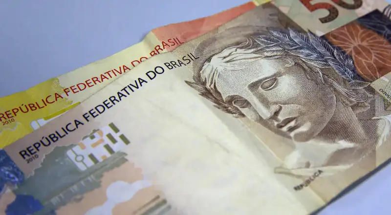 Brasileiros retiram R$ 39,3 bilhões da poupança em 2026