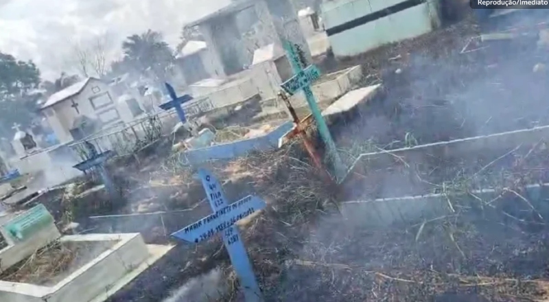 Incêndio atinge área do Cemitério Nossa Senhora Aparecida e causa fumaça no Tarumã