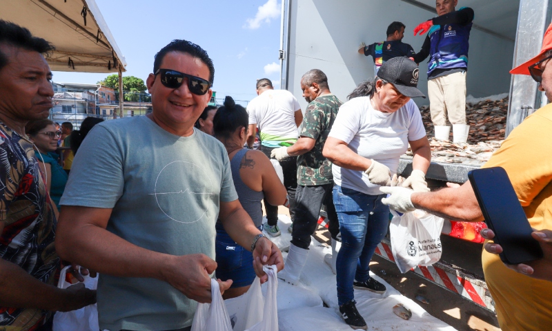 Prefeitura de Manaus distribui 60 mil peixes para famílias carentes