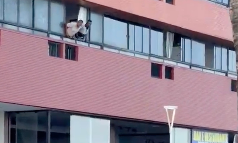 Deu ruim pro Ricardão: amante cai de janela de flat