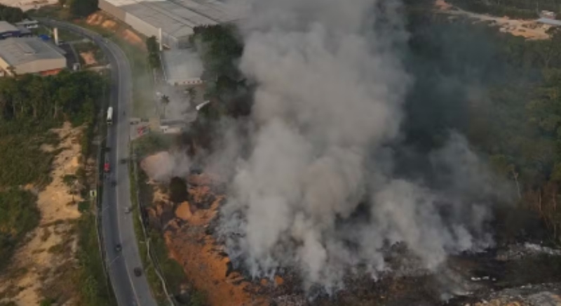 Fumaça toma Manaus e causa preocupação entre moradores da região