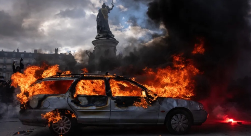 França fecha o cerco após protestos: toque de recolher em Paris