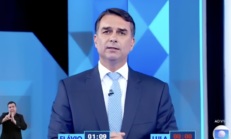 Flávio questiona se Lula vai pedir desculpas pela pobreza no Brasil