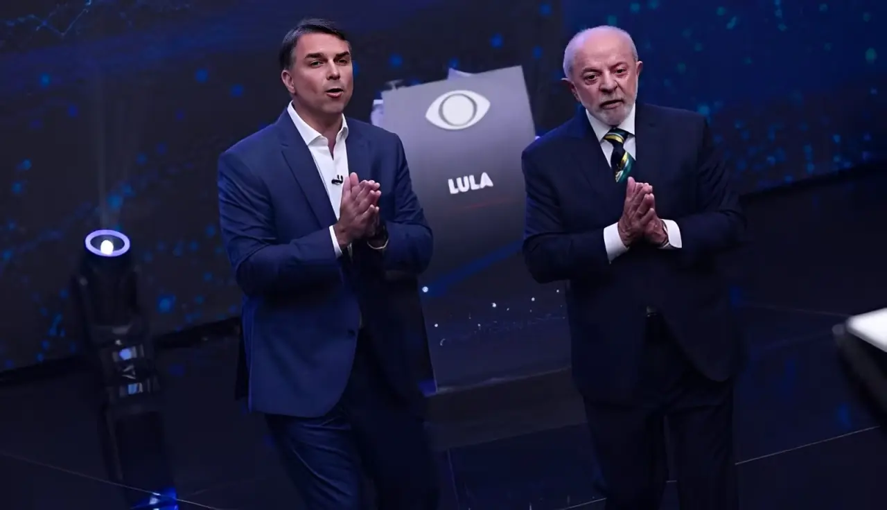 Flávio Bolsonaro expõe áudio de Vorcaro e responde a ataques