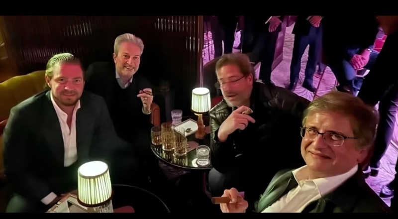 Festa de luxo com autoridades e show internacional: confira o vídeo real